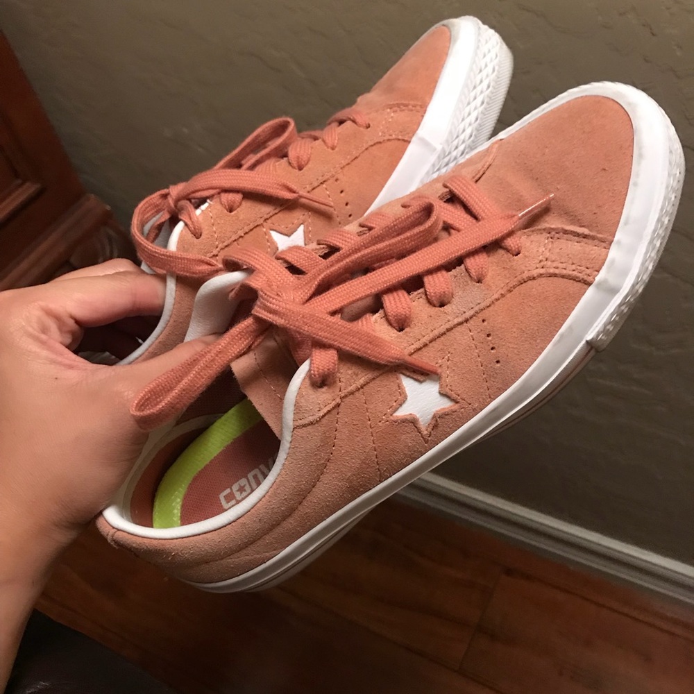 Suede pink converse one stars